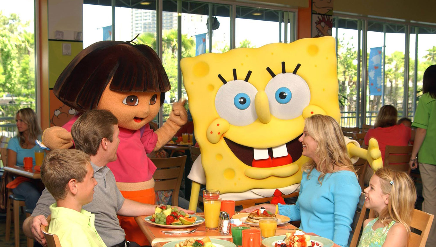 meet disney charaters while eating food with the family at a theme park